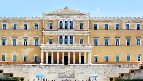 Skadimi i leje qendrimeve per emigrantet: Greqia shtyn afatin
